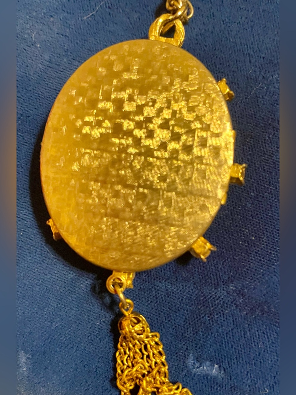 Unique Gold Tone Portrait Pendant Necklace - Women Jewelry - Picture 6 of 11